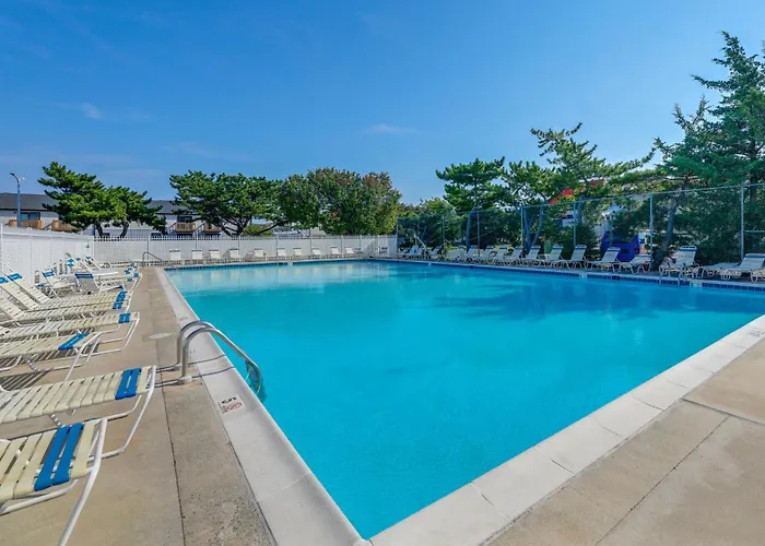 Walk To Beach: W/ Pool Access In Ocean City!