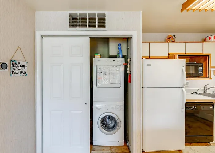 Walk To Beach: W/ Pool Access In Ocean City! Holiday home