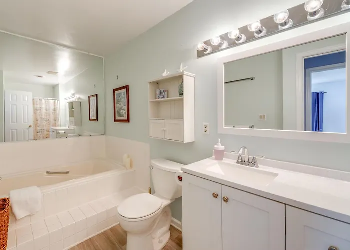 Holiday home Walk To Beach: W/ Pool Access In Ocean City!